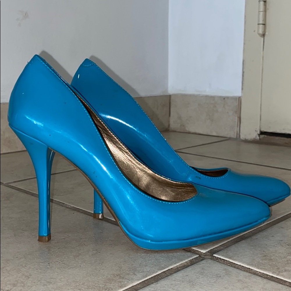 BCBG Generation Pointed Toe Heels